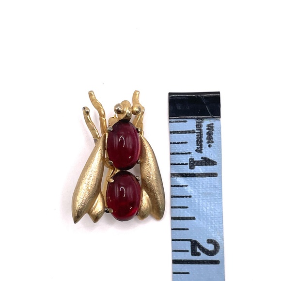 Les Bernard Inc. Vintage Gold Tone Red Cabochon Fly Pin Brooch 60's - Picture 5 of 12